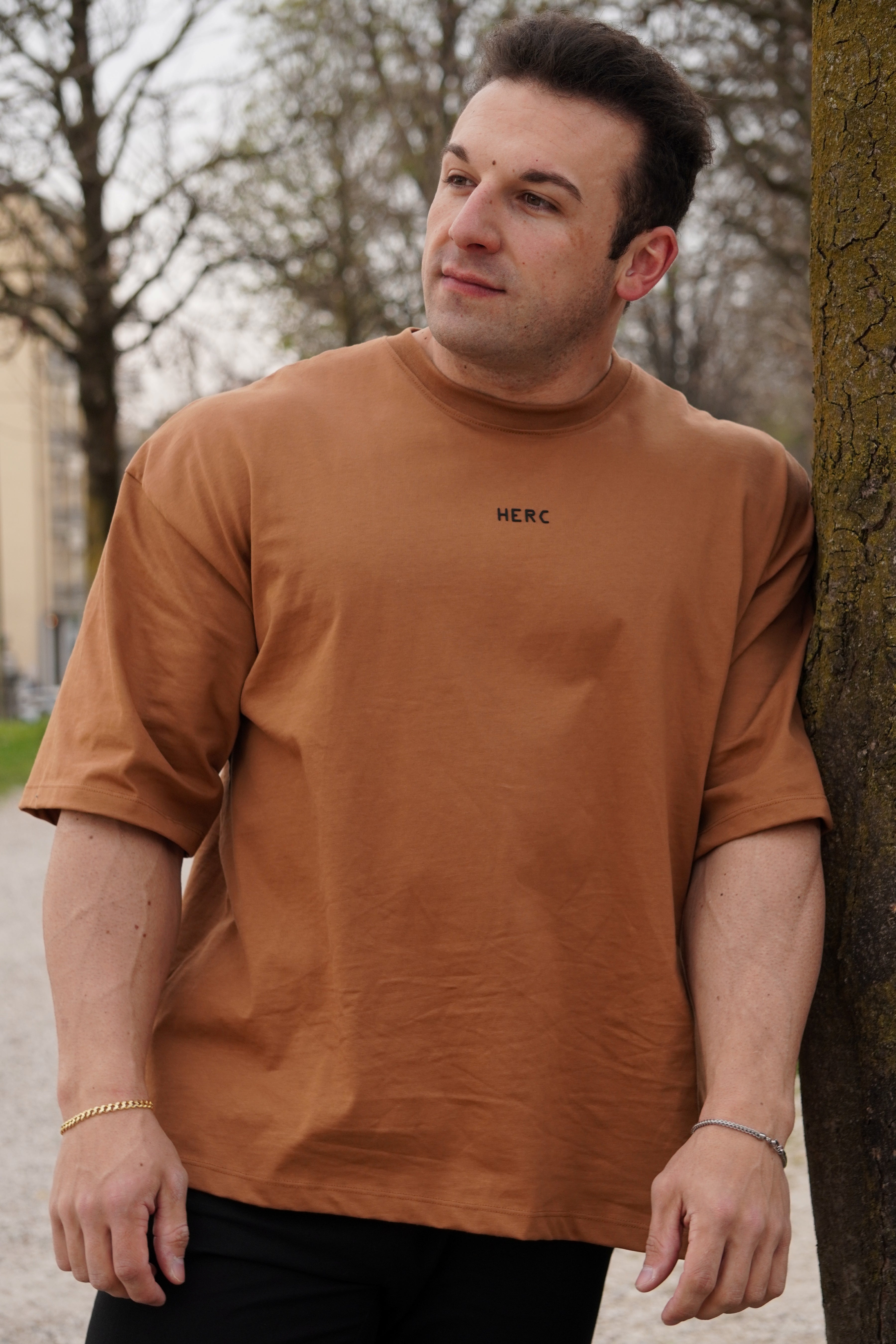 TOBACCO OVERSIZE LOGO T-SHIRT