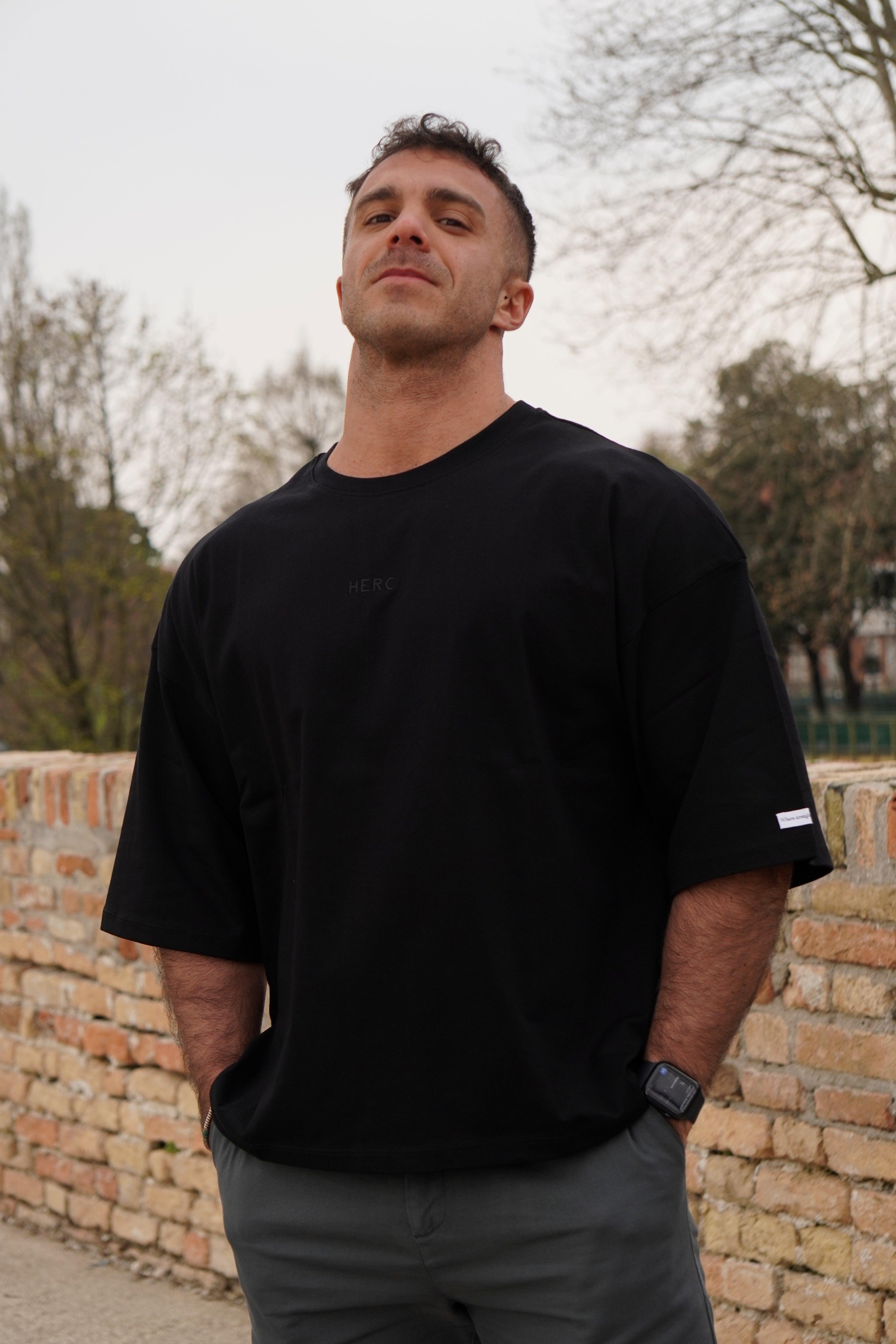 BLACK OVERSIZE LOGO T-SHIRT