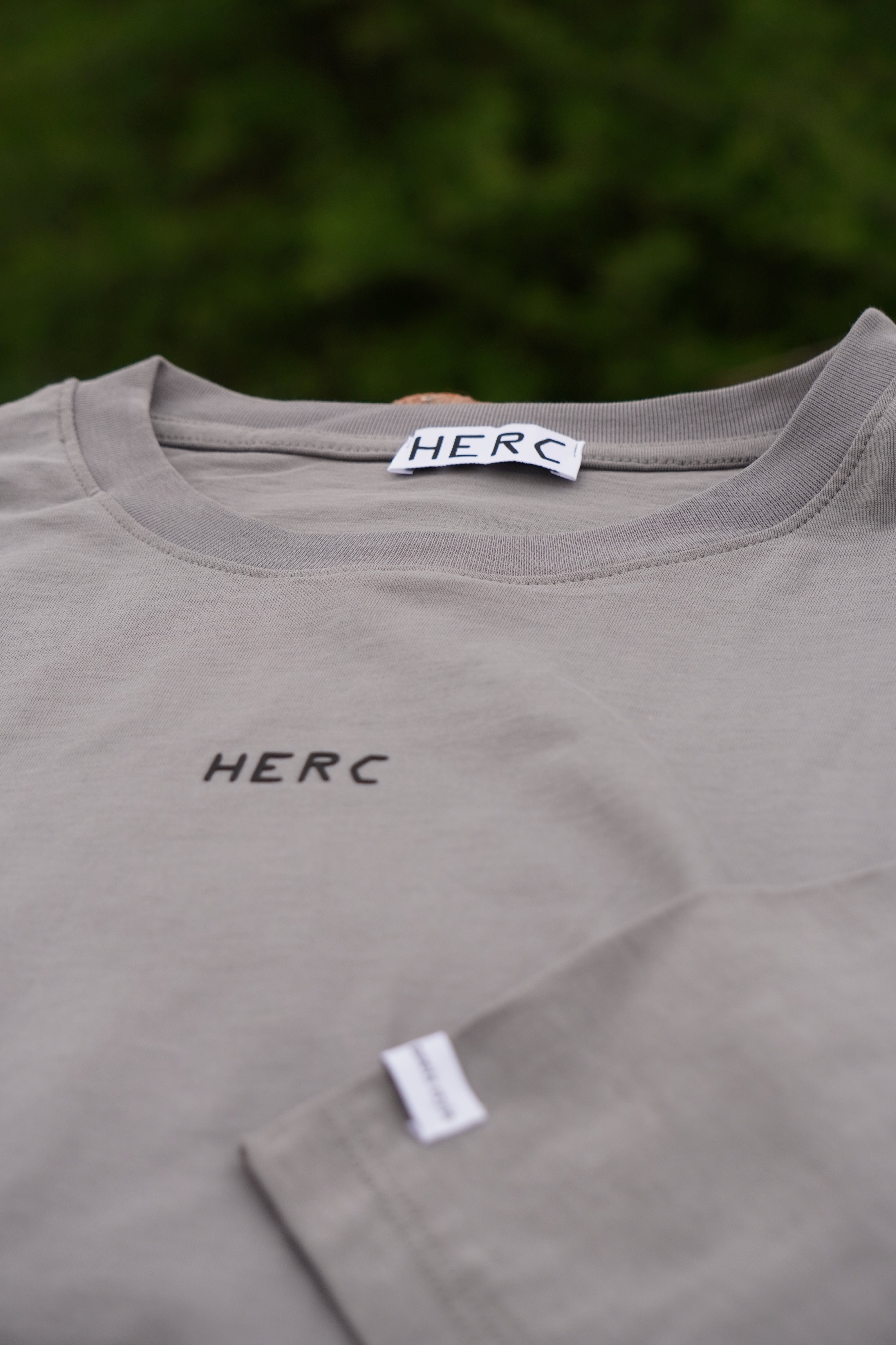 IRON GREY OVERSIZE LOGO T-SHIRT